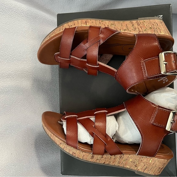 NIB Kenneth Cole Reaction Run My LK Wedge Girls Sandal Brown Natural Size 3 - Picture 5 of 9